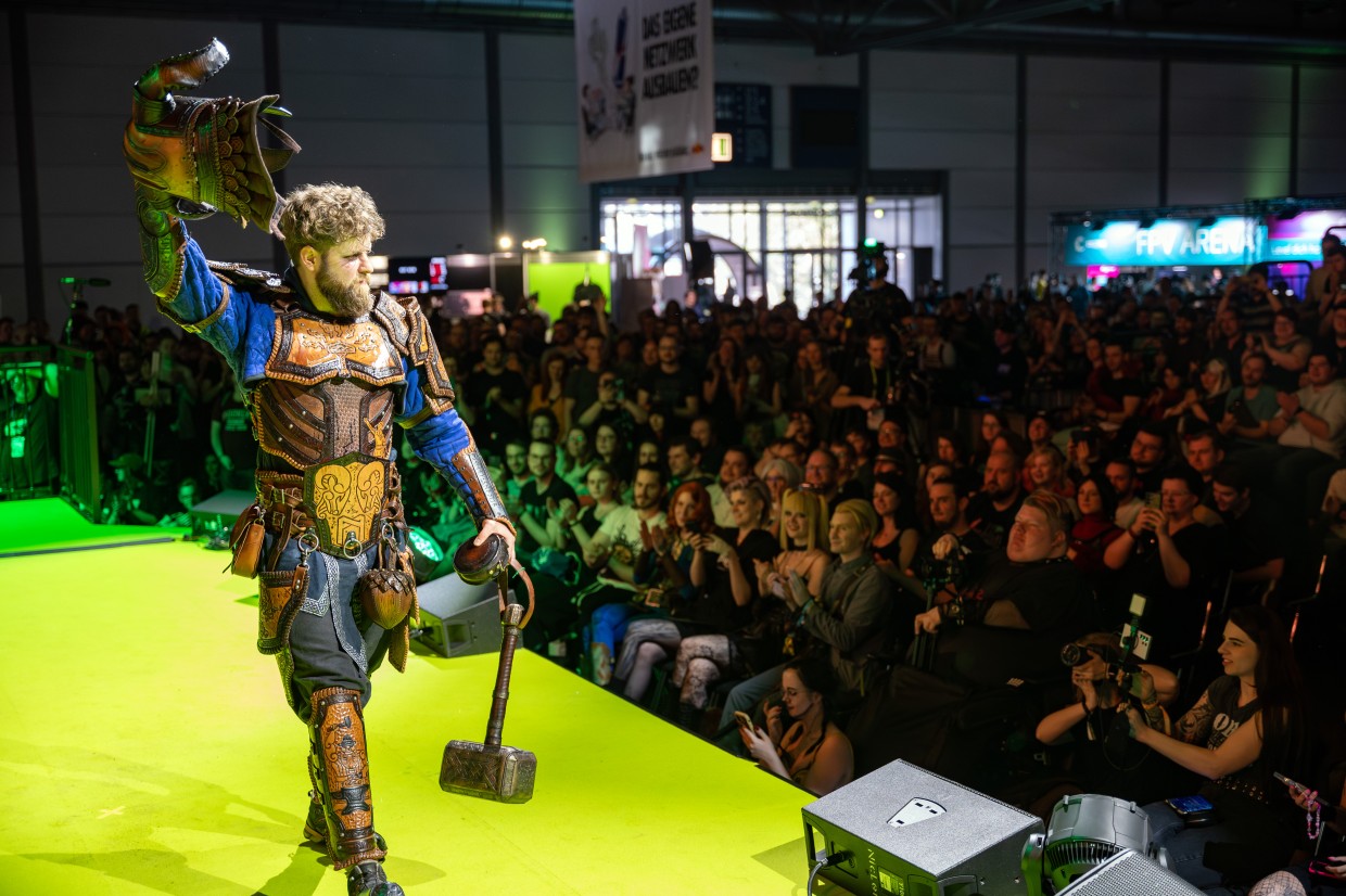 Nils_beardfoot als Thor als eigener Charakter Nils_beardfoot als Thor als eigener Charakter