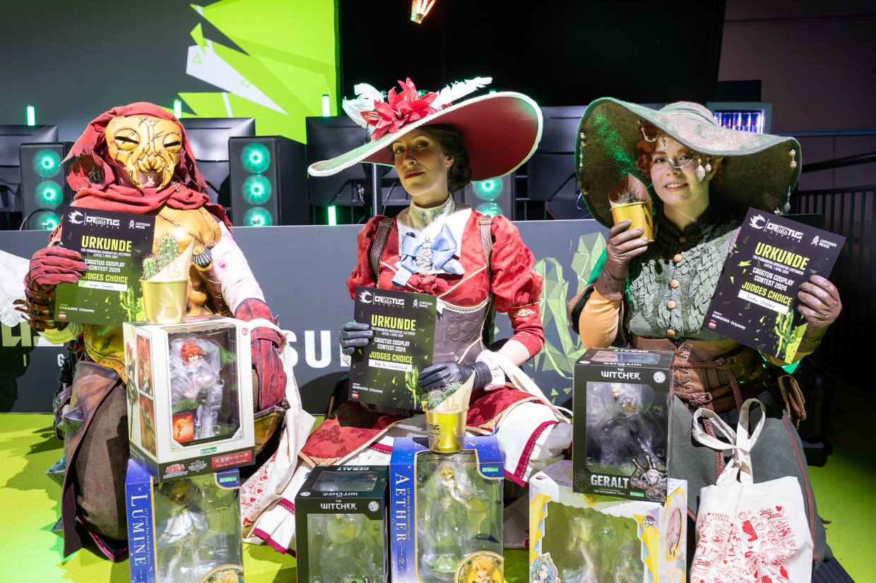 Sonderpreise: von links nach rechts: LayenCosplay : Leper/der Aussätzige aus dem Indie Game Darkest Dungeon, Lara Jue : Lady in red, Suzu : Embers (Eigenes Design/Charakter) Sonderpreise: von links nach rechts: LayenCosplay : Leper/der Aussätzige aus dem Indie Game Darkest Dungeon, Lara Jue : Lady in red, Suzu : Embers (Eigenes Design/Charakter)