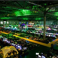 LAN der Superlative: Über 2.300 Gamer zocken 70 Stunden nonstop auf der größten LAN-Party im deutschsprachigen Raum. 