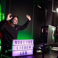 Streamer LieberLeo an seinem Streaming Set.